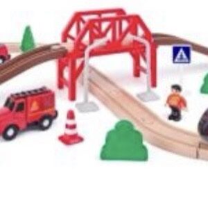 סט רכבת עץ עם קטר ממונע וגשר